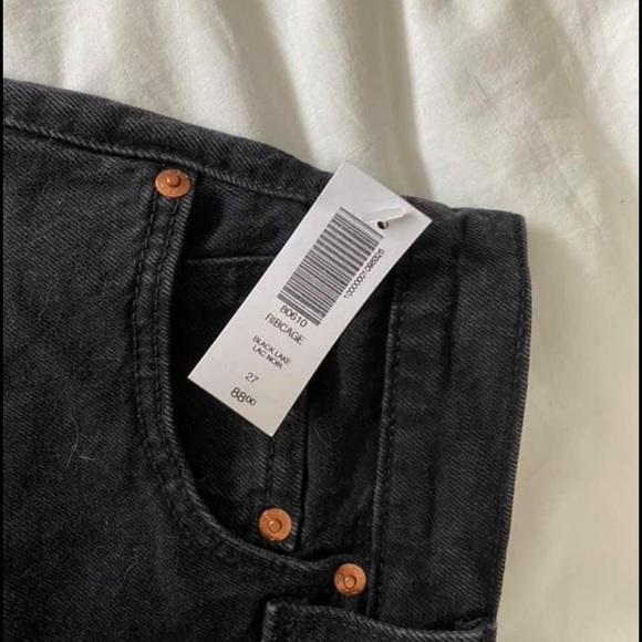 Levis ribcage shorts (NWT) - Picture 4 of 4